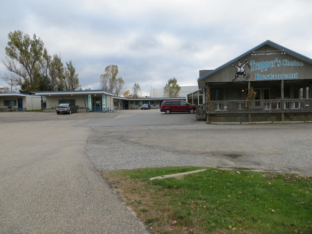 Trapper'S Choice Inn & Restaurant Parry Sound Exterior photo